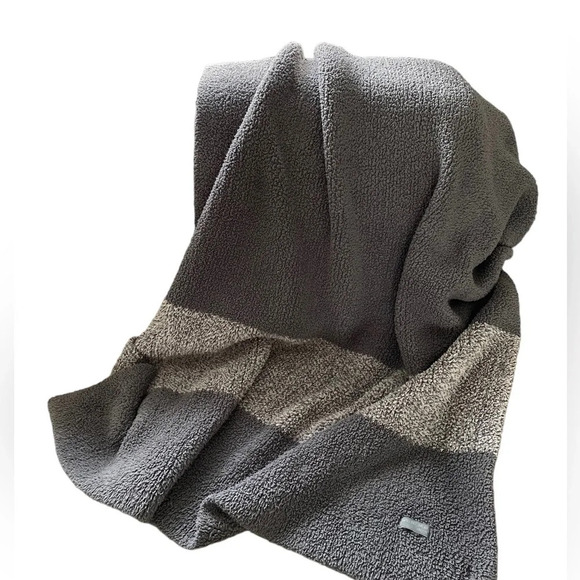 BAREFOOT DREAMS CozyChic® Blanket with Heathered Stripe - Picture 3 of 7